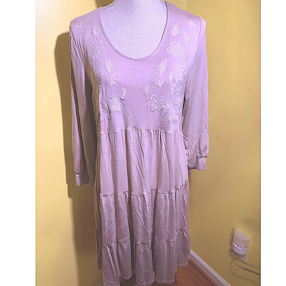 Cupio Dress. Beige. Long sleeve. Size Large